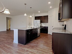 5175 Valley Dr in Cumming, GA - Foto de edificio - Building Photo