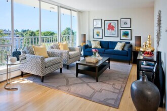 Starlight Towers in Vancouver, BC - Building Photo - Building Photo