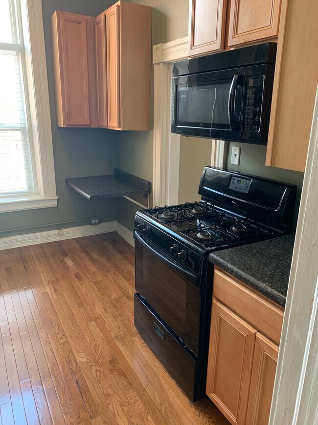 101 W State St Rentals in Geneva, IL