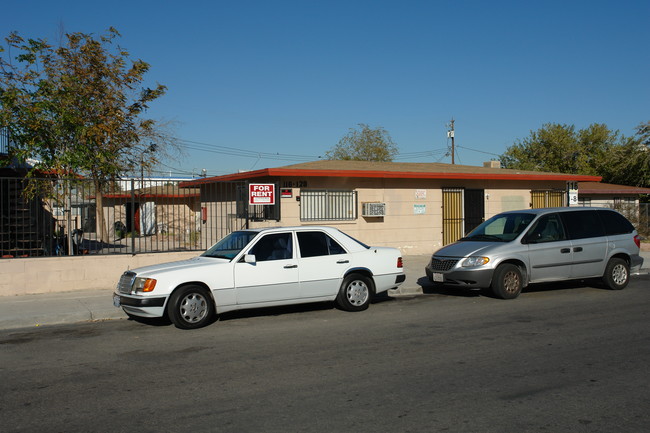 116 W Chicago Ave in Las Vegas, NV - Foto de edificio - Building Photo