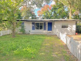 2611 Pembrook Dr in Orlando, FL - Building Photo
