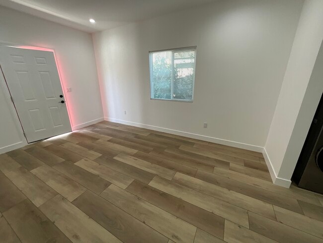 5952 1/2 Balcom Ave in Los Angeles, CA - Building Photo - Building Photo