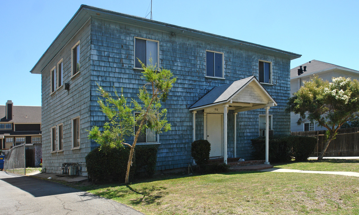 910 Marengo Ave in Pasadena, CA - Building Photo