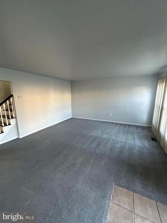 9 Radcliff Pl in Willingboro, NJ - Building Photo