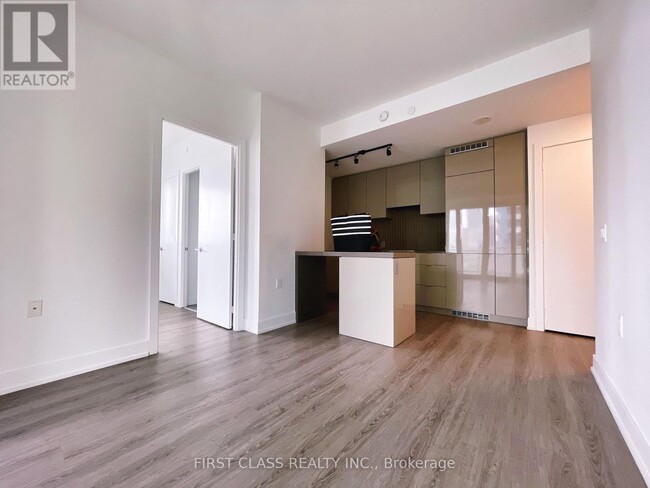 7-2307 Grenville St in Toronto, ON - Building Photo - Building Photo
