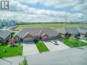 1041 Branoff St in Lasalle, ON - Building Photo - Building Photo