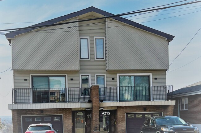 215 12th St in Palisades Park, NJ - Building Photo - Building Photo