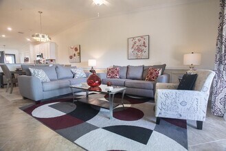 5557 Palmer Cir in Bradenton, FL - Building Photo - Building Photo