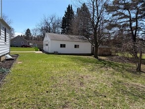 413 Bridson St in Fenton, MI - Building Photo - Building Photo