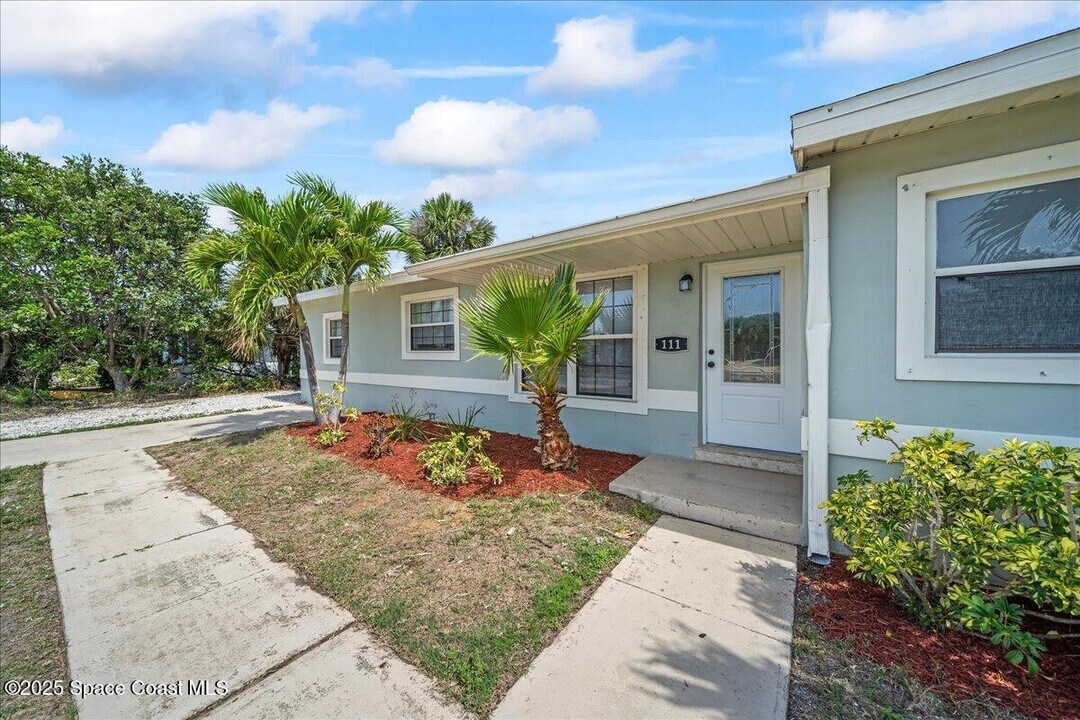 111 Churchill Ave in Satellite Beach, FL - Building Photo