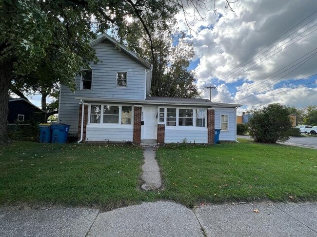 415 E Broadway St in Mishawaka, IN - Building Photo - Building Photo