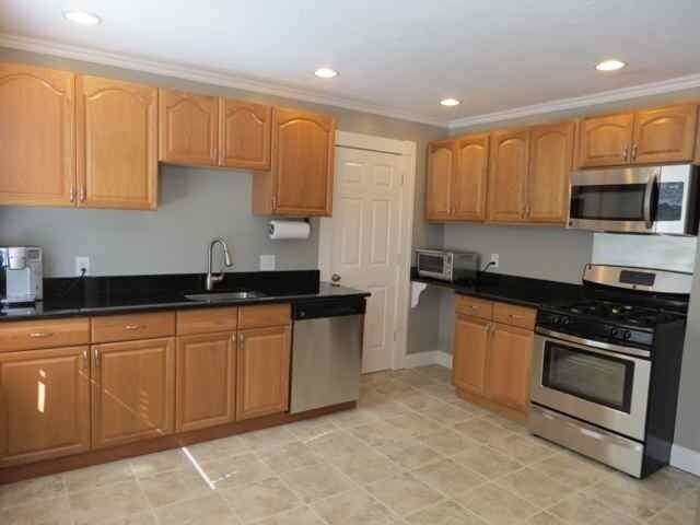 41 Winthrop St in Waltham, MA - Building Photo