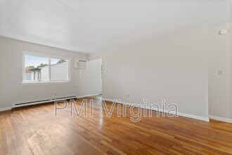 2412 Courtney Ave in Norfolk, VA - Building Photo - Building Photo