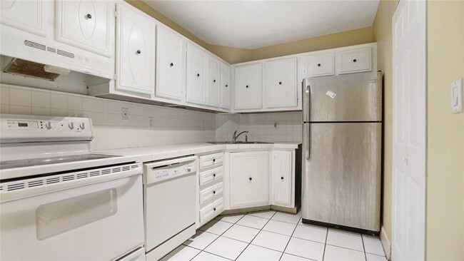 3123 Oakland Shores Dr in Oakland Park, FL - Building Photo - Building Photo