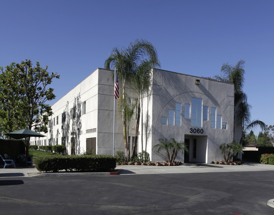 Carbon Creek Shores Apartments in Anaheim, CA - Building Photo