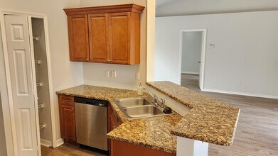 351 SW Feldman Ave in Port St. Lucie, FL - Building Photo - Building Photo