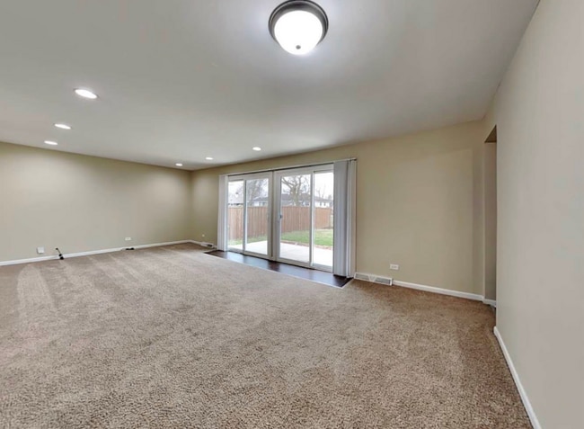 569 Germaine Ln in Elk Grove Village, IL - Building Photo - Building Photo