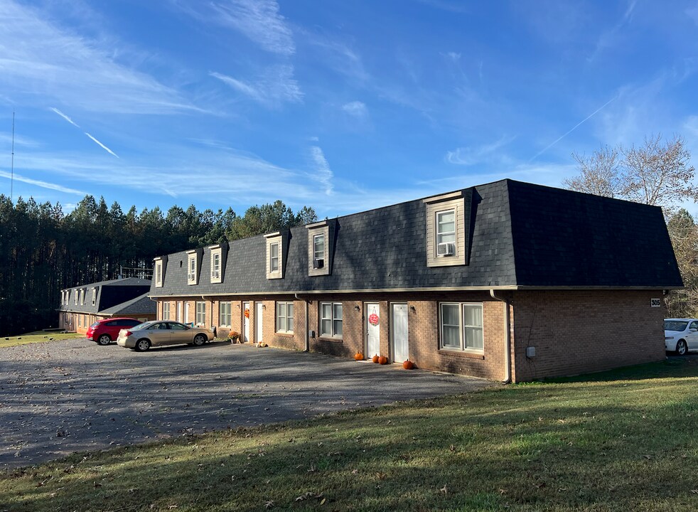 Southfork Apartments in Dallas, NC - Foto de edificio