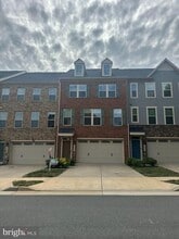 10402 Steeplechase Run Ln in Manassas, VA - Foto de edificio - Building Photo