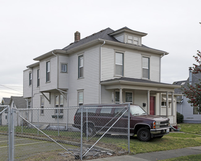 6009 S Warner St in Tacoma, WA - Building Photo - Building Photo