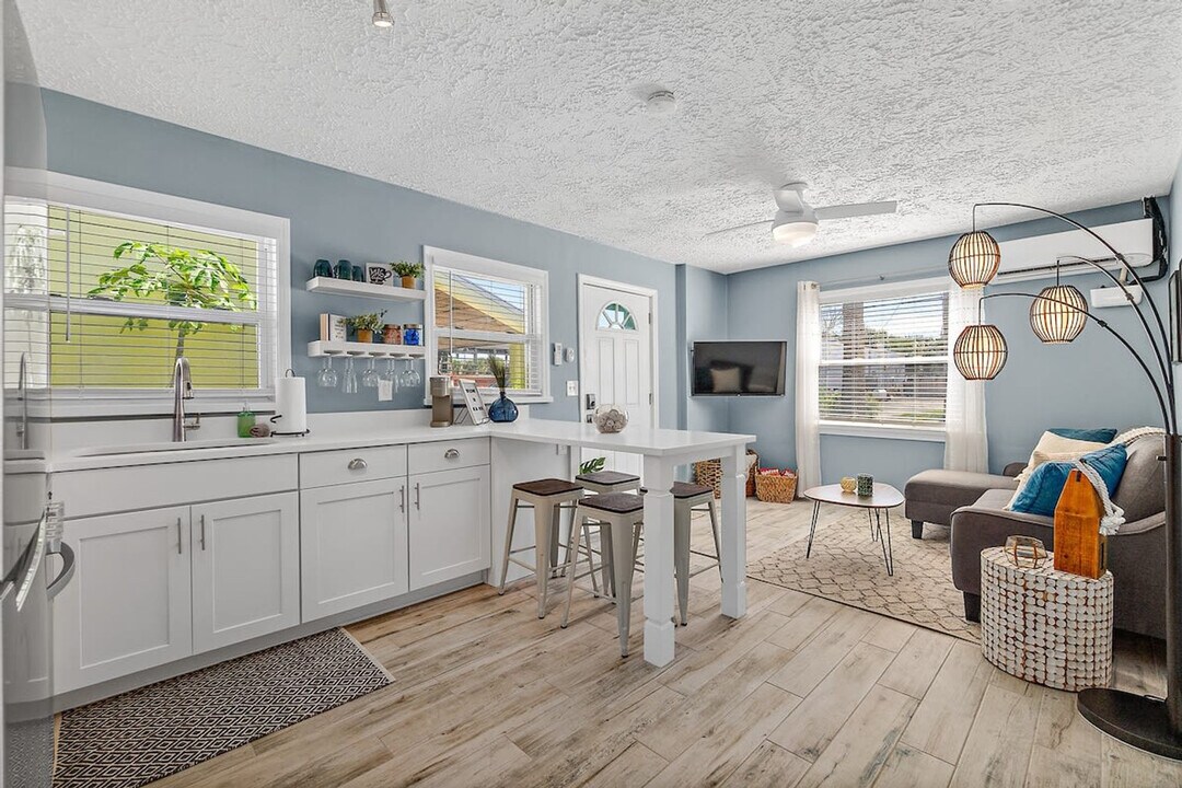 106 11th St in St. Augustine, FL - Building Photo