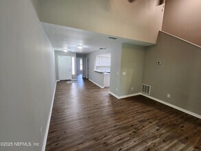 7605 Melissa Ct N in Jacksonville, FL - Building Photo - Building Photo