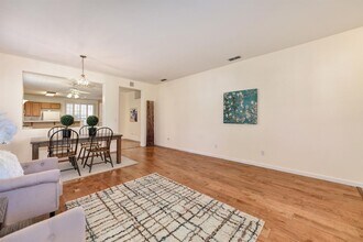 2315 Panga Pl in Gold River, CA - Foto de edificio - Building Photo