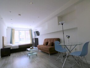 521 W 48th St in New York, NY - Building Photo - Building Photo