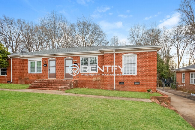 3700 Driftwood Dr in Charlotte, NC - Building Photo - Building Photo