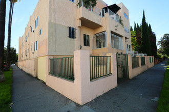 6100 Afton Pl in Los Angeles, CA - Building Photo - Building Photo