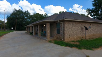 105 Live Oak Cir in Hallsville, TX - Building Photo - Building Photo