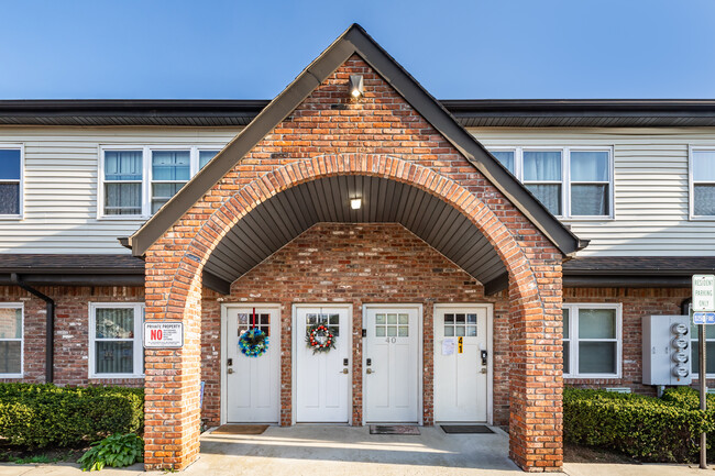 Zen Long Island at Amityville 55+ Community in Amityville, NY - Foto de edificio - Building Photo