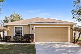 34835 Redding Ln in Zephyrhills, FL - Building Photo