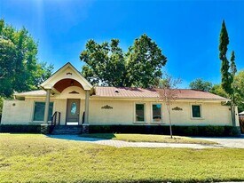 6632 Winding Rose Trail in Dallas, TX - Building Photo