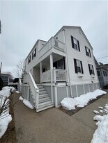 10 Houston Ave in Newport, RI - Building Photo