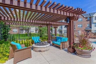 Woodbury Park at City Centre in Woodbury, MN - Foto de edificio - Building Photo