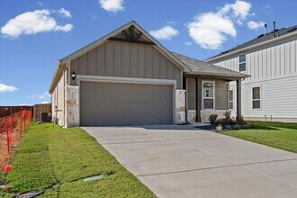 408 Kapok St in Buda, TX - Building Photo - Building Photo