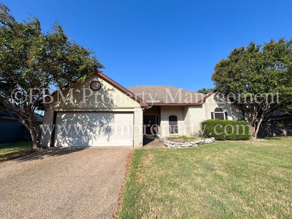 22 Atlantic Ave in Midlothian, TX - Building Photo