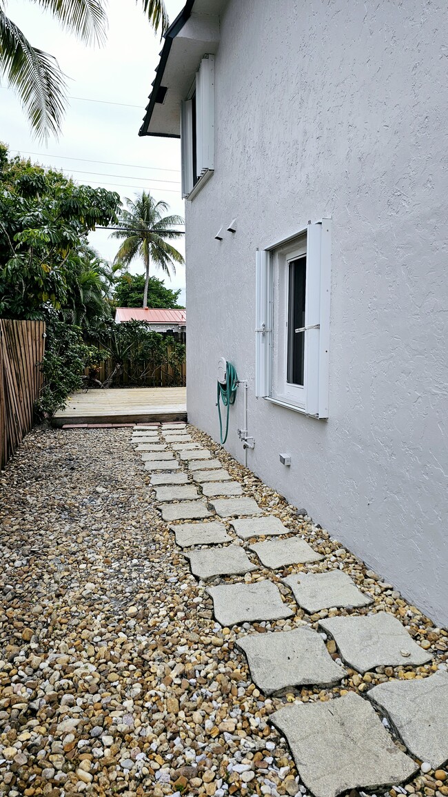 1209 N Andrews Ave in Fort Lauderdale, FL - Building Photo - Building Photo