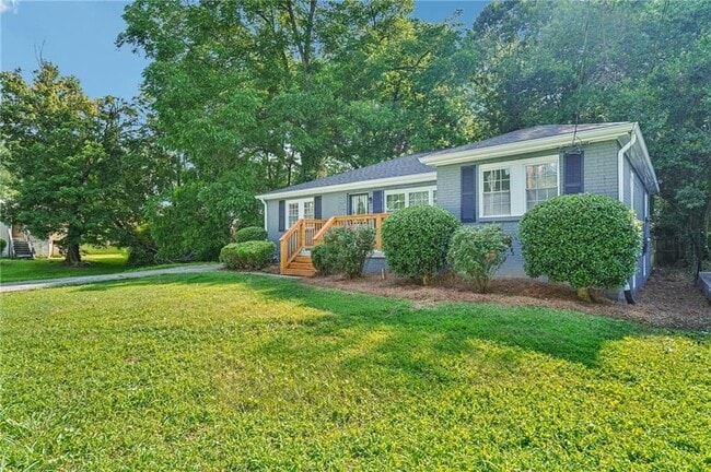 125 Chappell Rd NW in Atlanta, GA - Foto de edificio - Building Photo