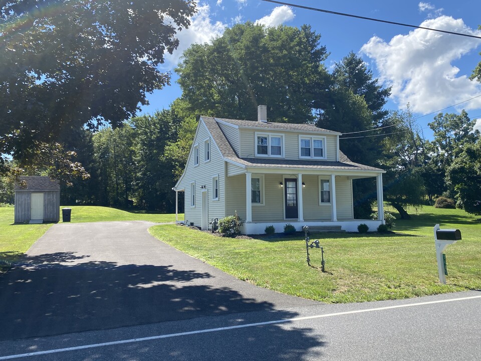 5405 White Church Rd in Shippensburg, PA - Foto de edificio