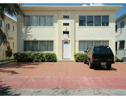 1001 Bay Dr in Miami Beach, FL - Foto de edificio - Building Photo