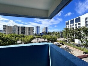 5050 NW 7th St in Miami, FL - Building Photo - Building Photo