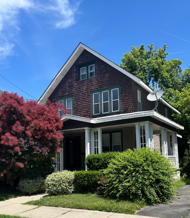 705 Hudson Ave in Albany, NY - Foto de edificio