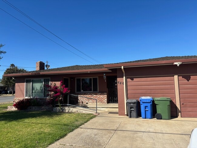 646 Center St in Gonzales, CA - Building Photo - Building Photo