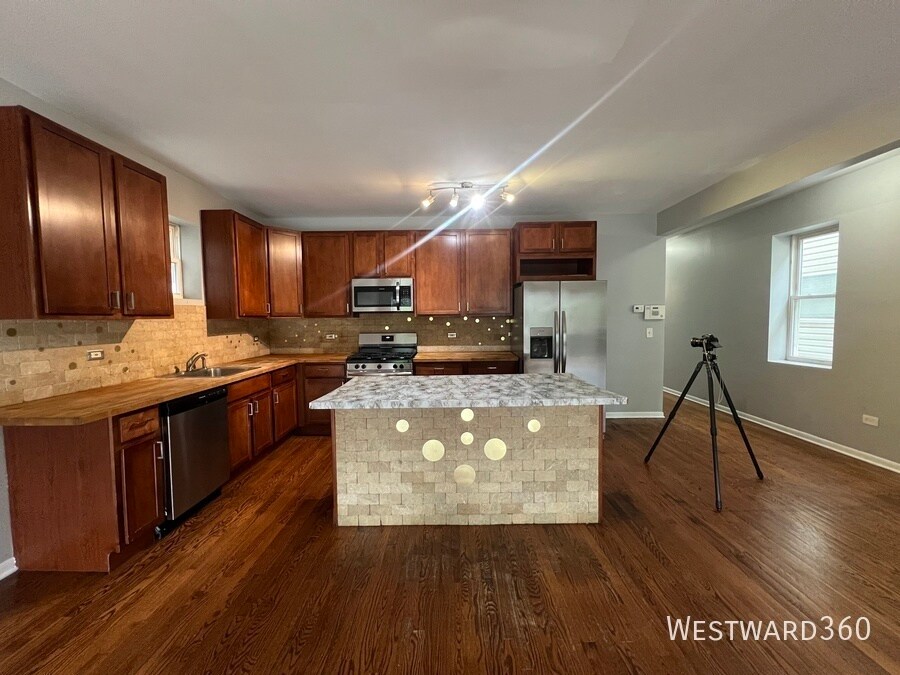 2328 W Washington Blvd in Chicago, IL - Building Photo