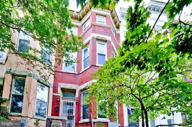 property at 118 W St NW