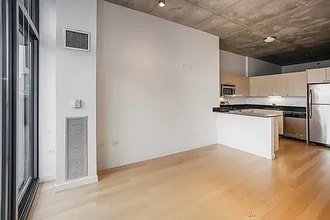 235 W Van Buren St, Unit 1410 in Chicago, IL - Building Photo - Building Photo
