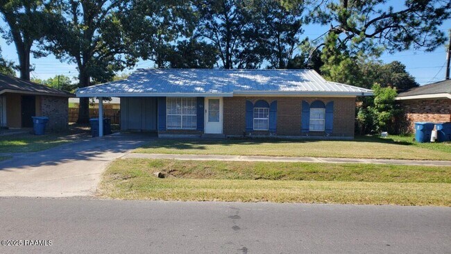 326 Guidry Rd