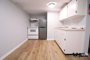 96 Melvin Ave in Thunder Bay, ON - Building Photo